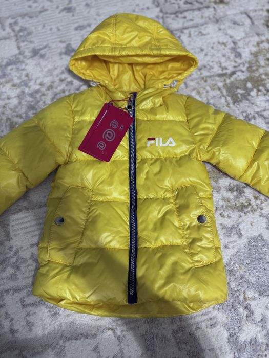 Продам куртку детскую