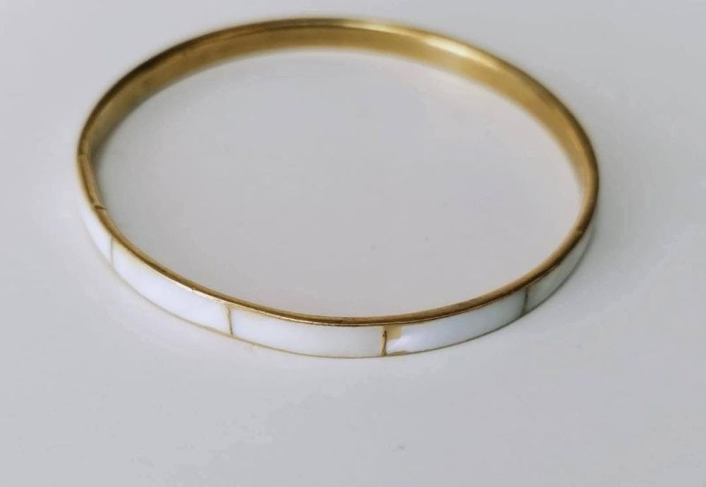 Veche bratara din alama cu sidef incrustat, copii