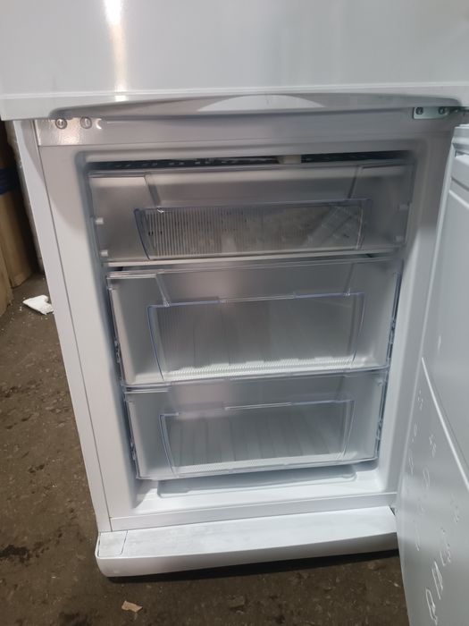 Холодильник Indesit