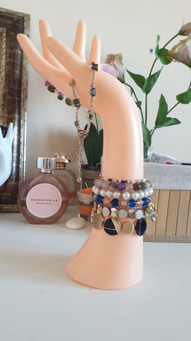 Модел на ръка за бижута