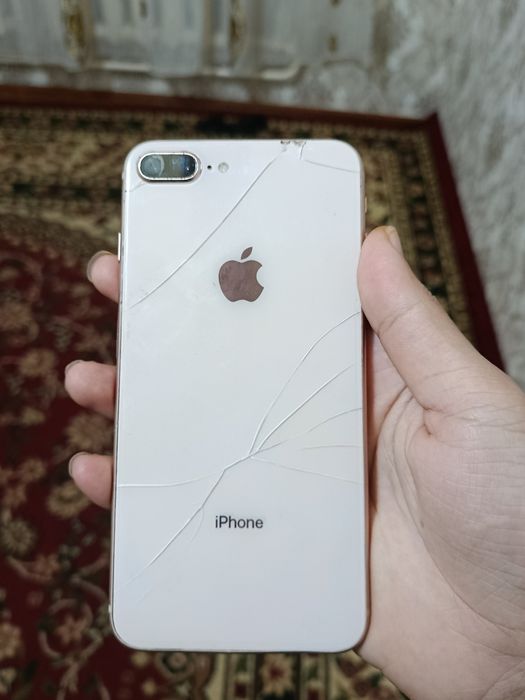 IPhone 8+ 64 gb gold