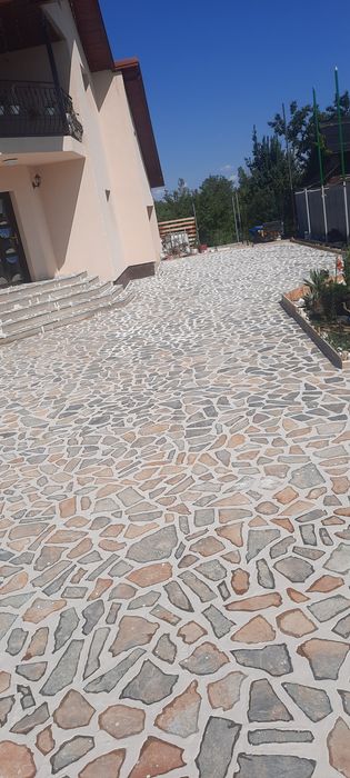 Piatră naturală de munte montaj și transport oriunde în tara