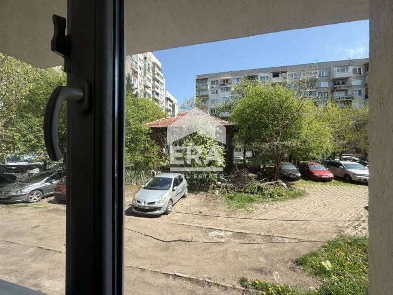 Апартамент с 4 отделни помещения в ж.к. Красна поляна 3