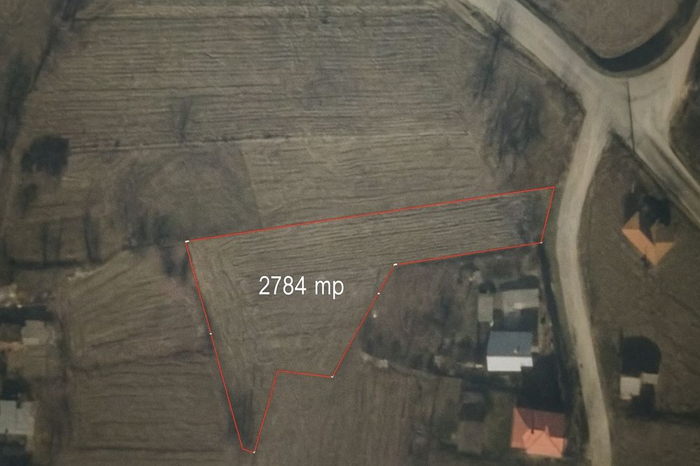 Vând teren intravilan  Com. Vânători.