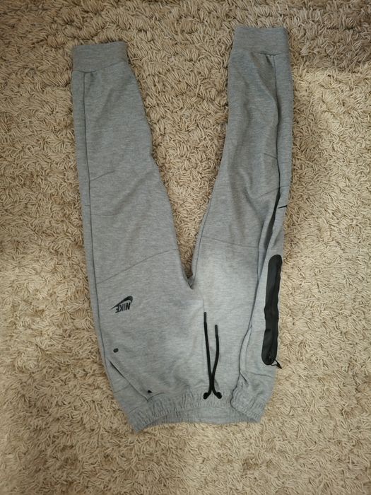 Nike tech fleece S размер чисто нов