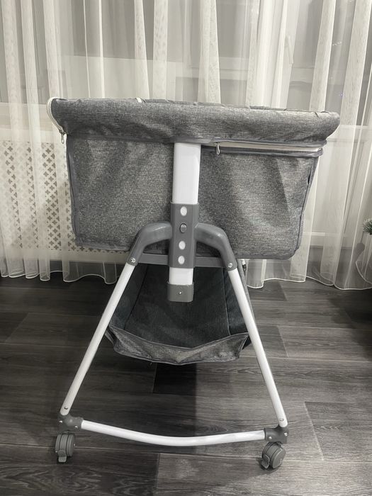 Детская кроватка с регулеровкой.