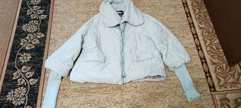 Продам куртки для девочек.