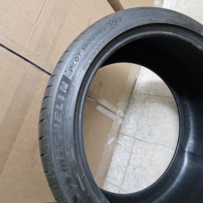 Michelin pilot sport 4s - dot 27/2023 - 23"
