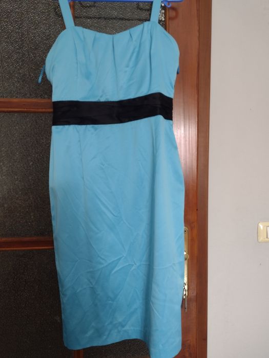 Vând rochița cu bolerou