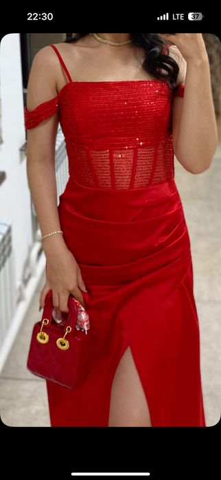 красное вечернее платье