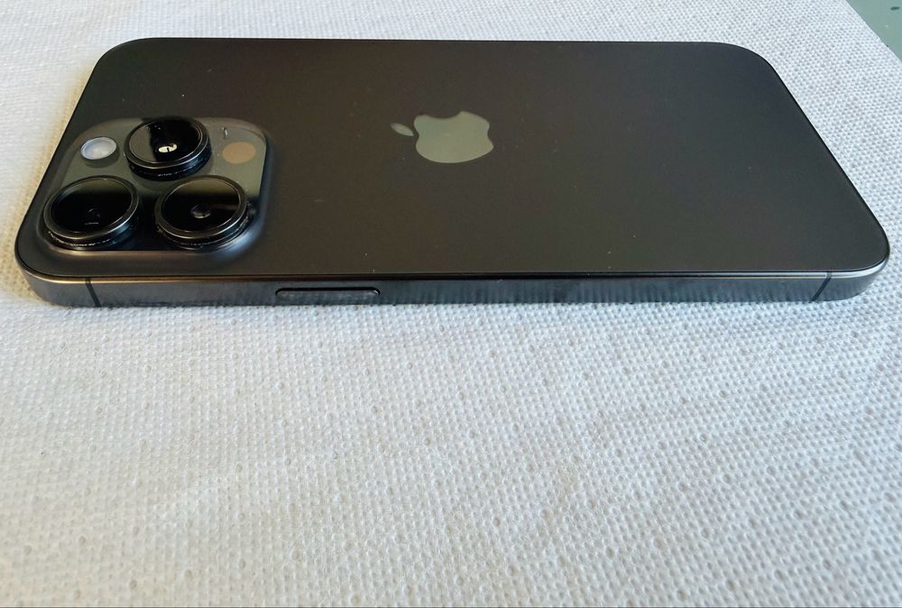 iPhone 15 Pro Max 256GB – Перфектен, като нов Пълен комплект