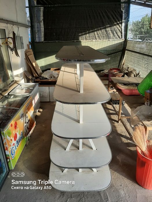 Dokon uchun vitrinala bor