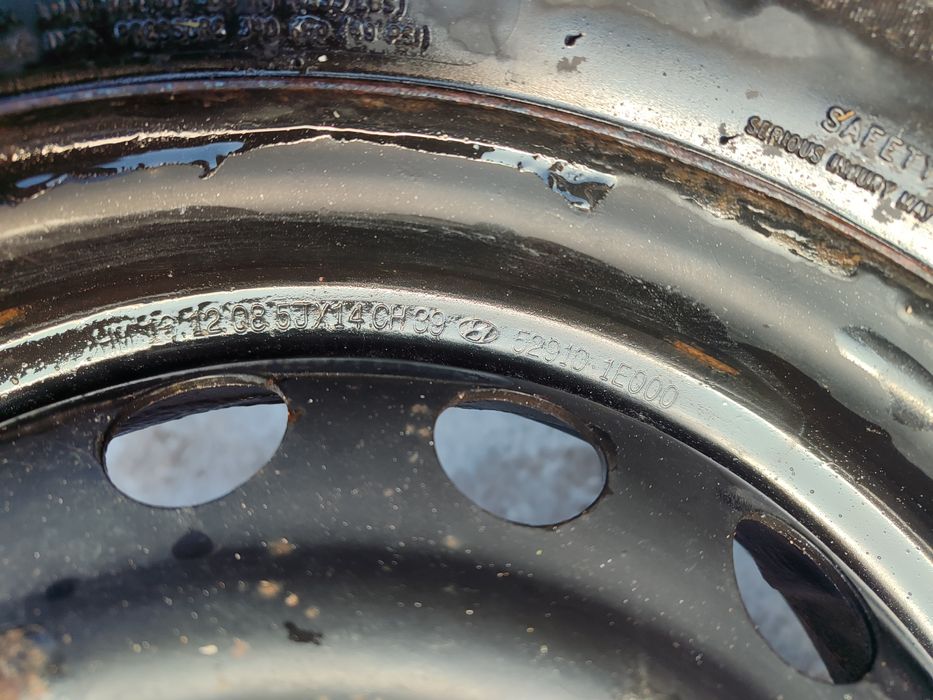 Резина зимняя . На 14