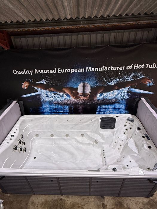 Джакузи плувен тренажор мини басейн