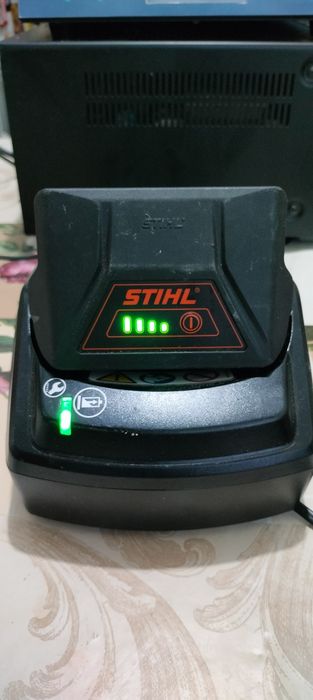 Încarcator și baterie stihl ak10