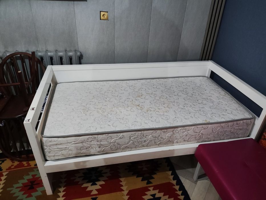 Кровать детская с матрасом