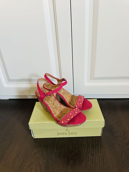 Sandale roz , papuci cu strasuri , elegante , nr 37 , foarte comode si usoare