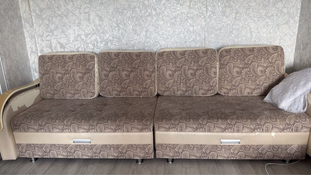 Продам диван срочно за дешево