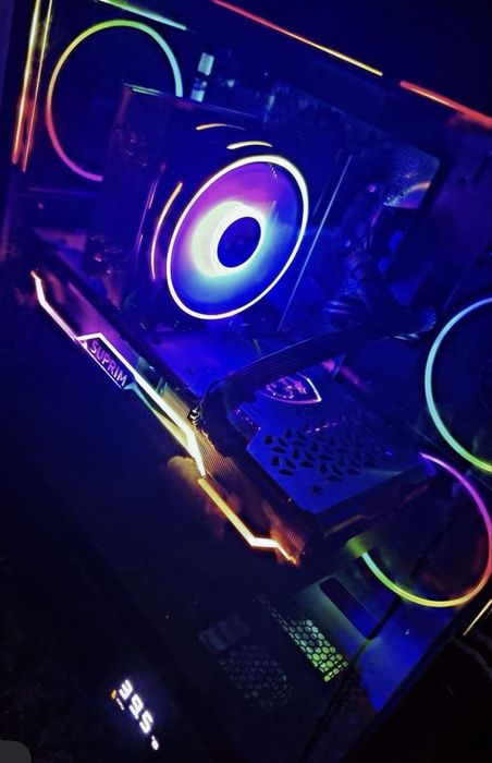 Vand pc gaming foarte bun