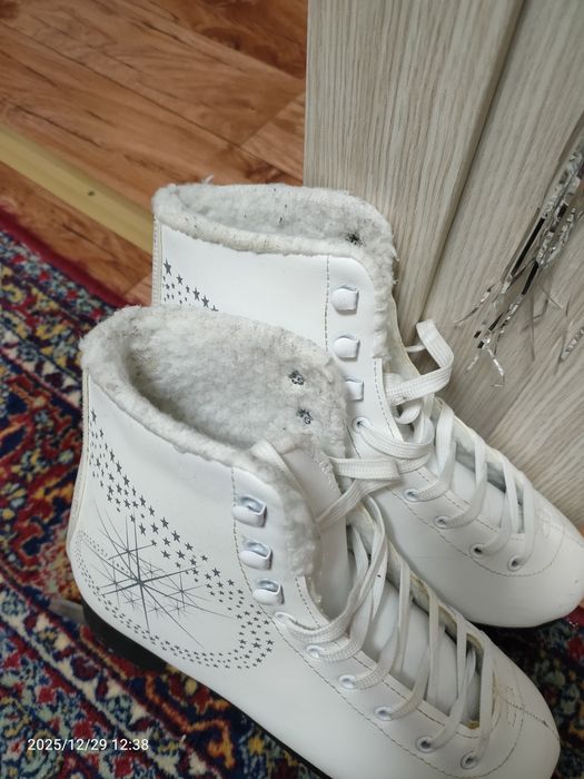 Коньки фигурные .