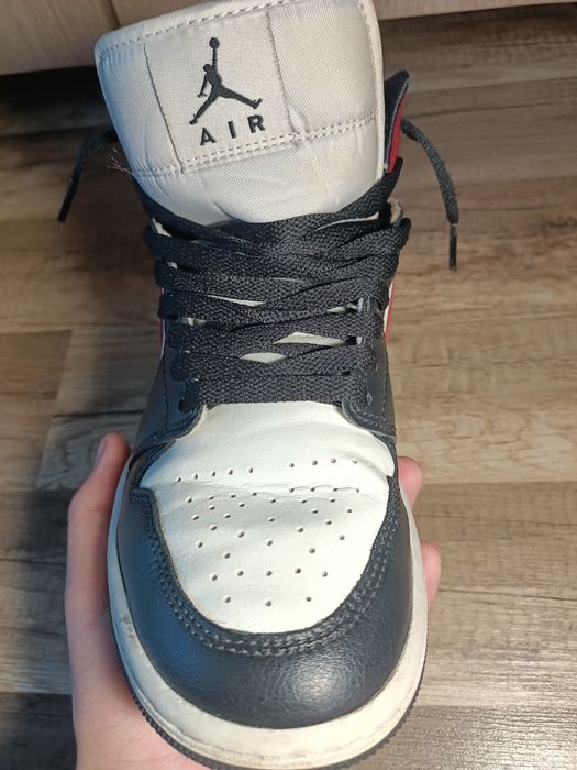 Air Jordan 1 Mid Black Toe