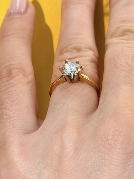 Золотое кольцо с цельным камням 09 карат