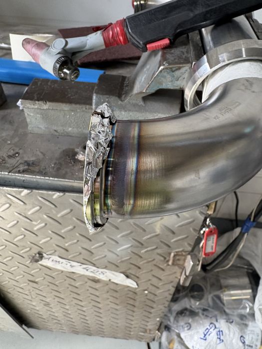 Сварщик, бригада из трех человек