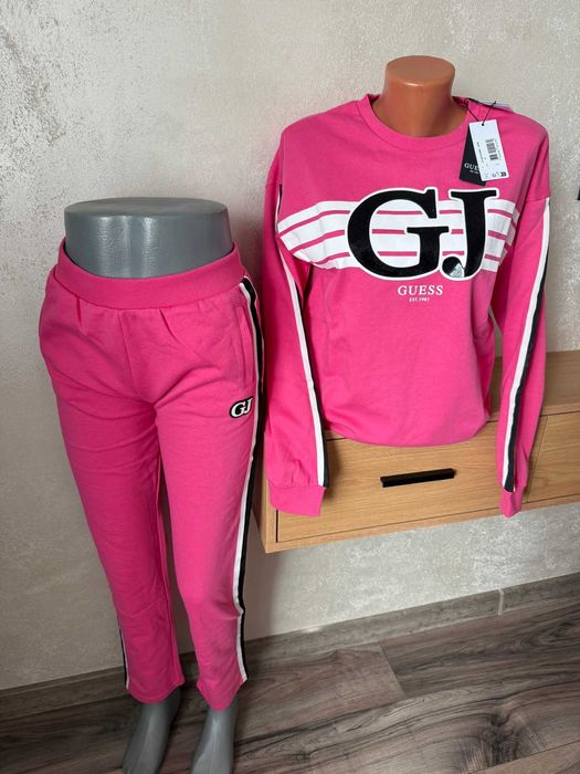 Ново оригинални екипи  Guess