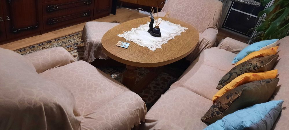 Холова гарнитура и маса