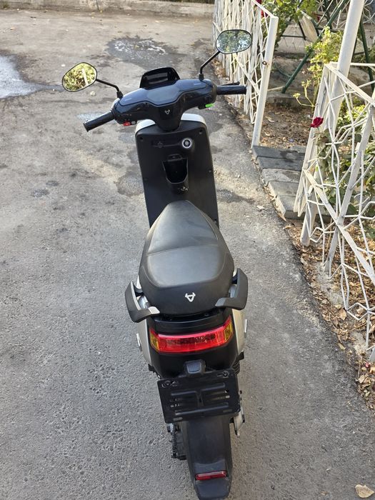 Продам б/у скутер niu mqi+ sport