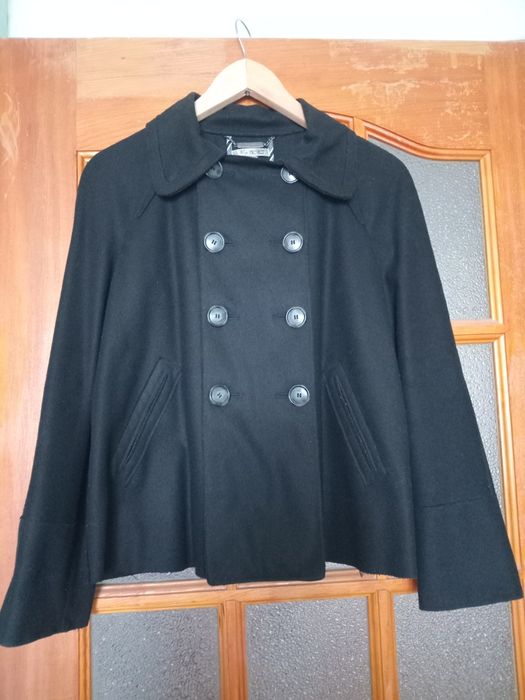 Лёгкое драповое полупальто. Mango.