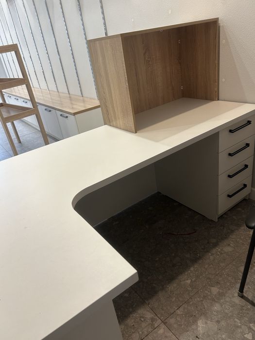 Продается стол ресепшн