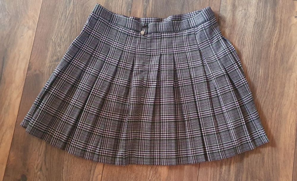 Пола   волани,     Нова