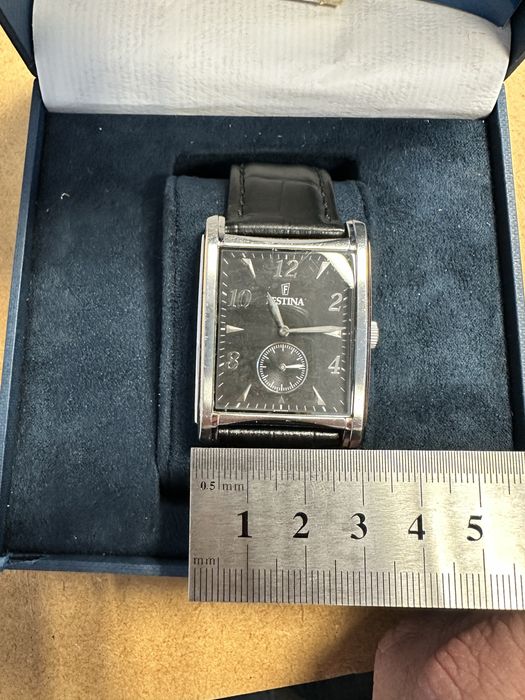 Мъжки часовник Festina с кутия и документи