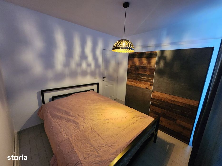 Proprietar Inchiriez apartament cu 3 camere si garaj