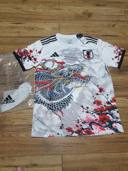 Vând tricou Adidas