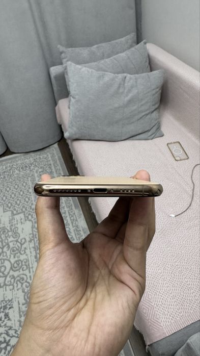 Iphone 11 Pro Max с разбитым экраном торг есть