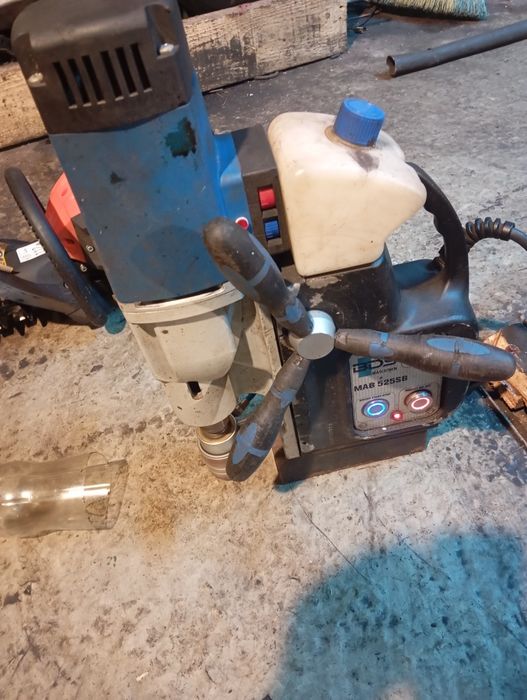 Mașina de găurit cu talpa electromagnetică