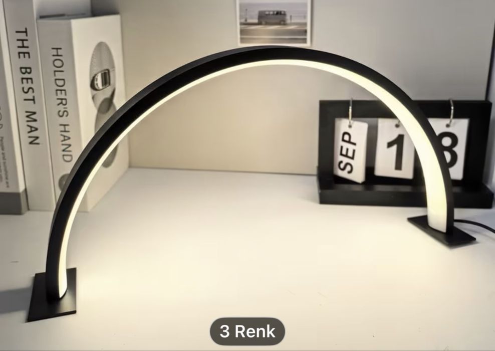 Лампа в черен цвят