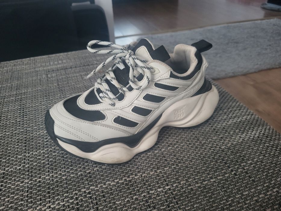 Vând păpuci made by society