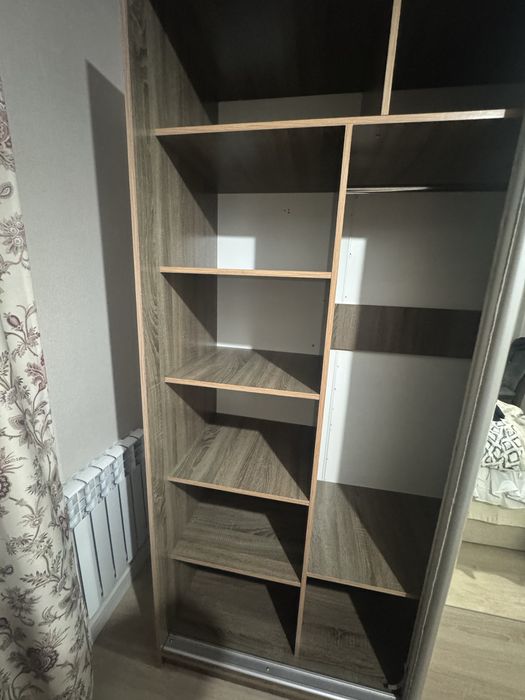 Продам шкаф на роликах