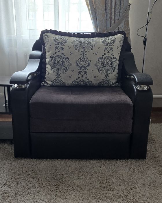 Продам диван и 2 кресла