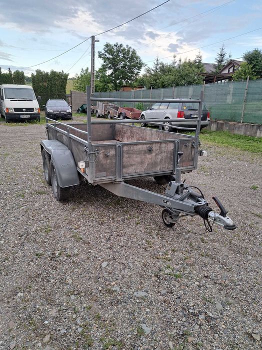 Remorca Saris cu sistem de frânare și axă dubla