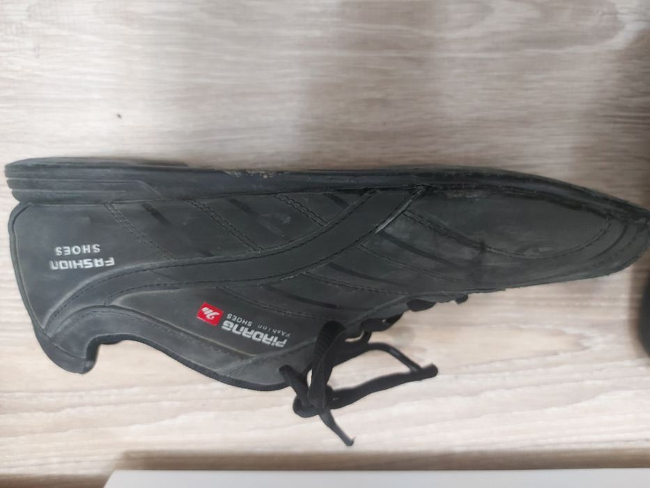 Футзалки чёрного цвета