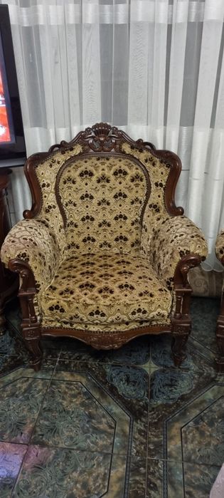 Продавам холни мебели..