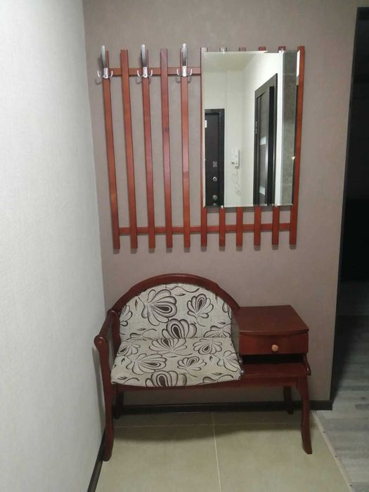 Вешалка, прихожка в хоррошем состоянии, как новая.