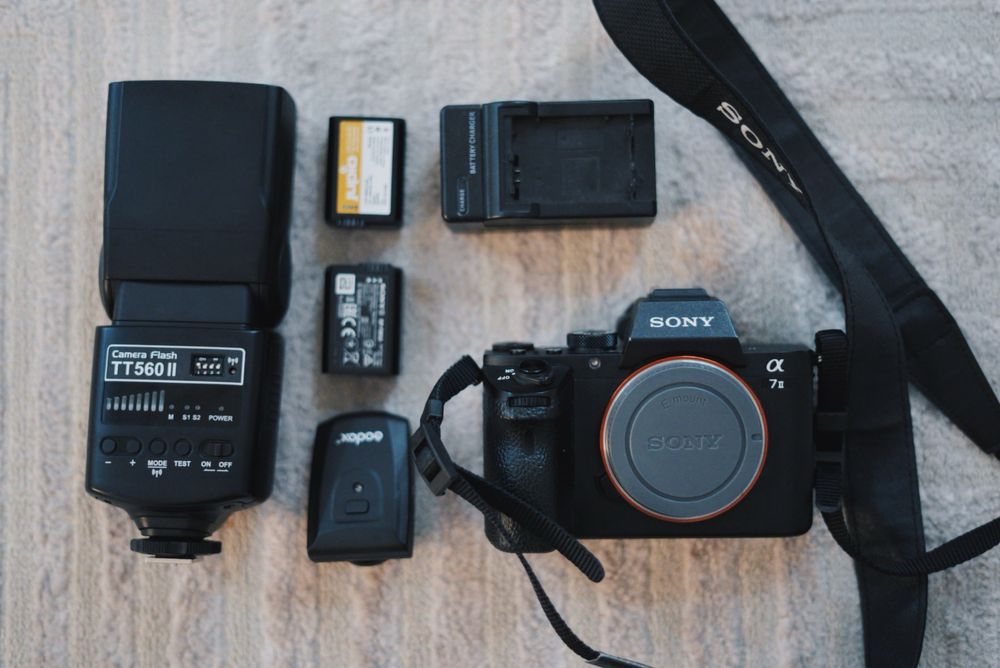 Продам Sony A7 II. + вспышка godox