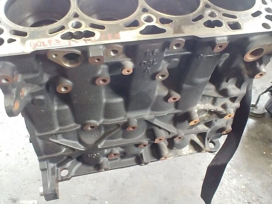 bloc motor 1.6 tdi cxx audi a3 8v vw golf 7 seat leon skoda octavia 3  04l023a