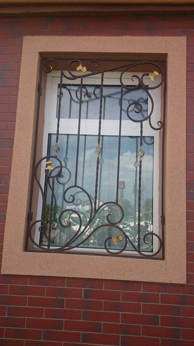 Металлические  решётки и двери ограждение