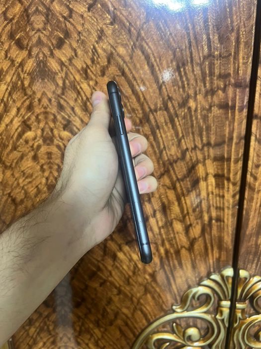 Продам IPhone 11 64gb идеал